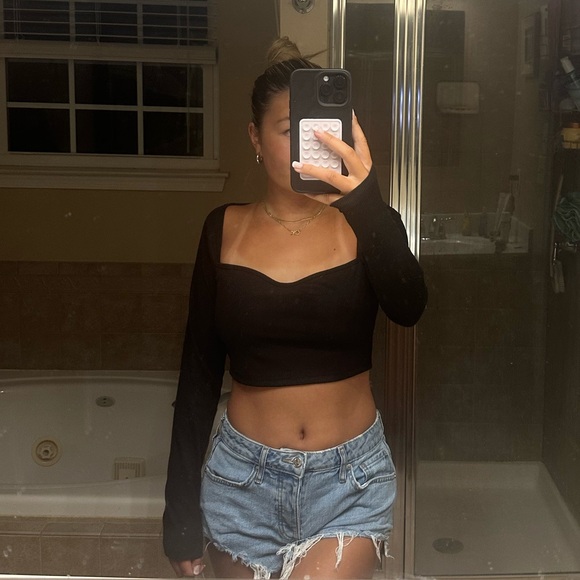 Black long sleeve - Picture 1 of 2